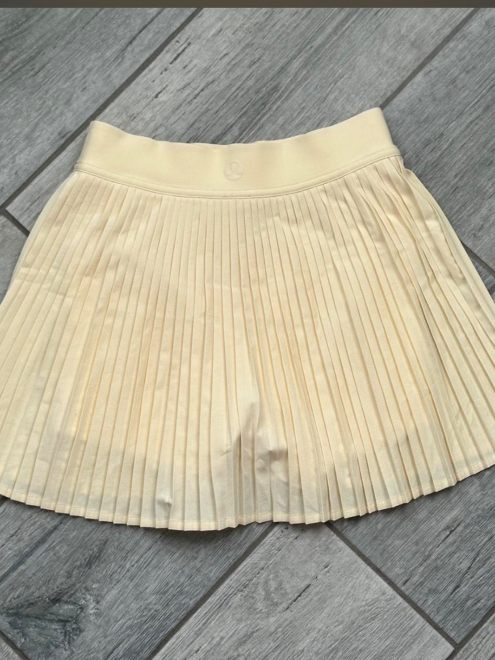 Lululemon Butter Cream Varsity High Rise Pleated Tennis Skirt - Picture 4 of 4